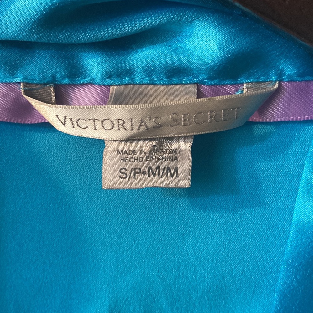 VICTORIA SECRET ROBE SIZE S/M - Picture 2 of 4